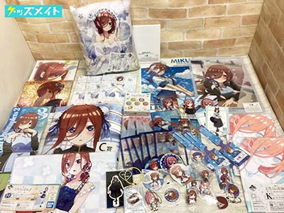 五等分の花嫁 中野三玖 グッズ アクリルスタンド 特大マルチクロス 缶バッジ フェイスタオル 他 買取