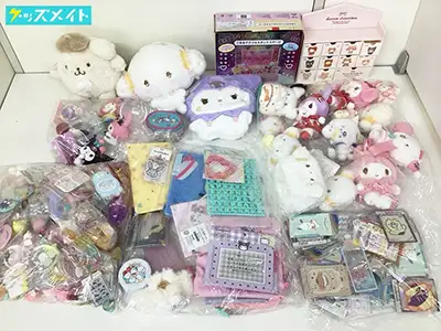 サンリオ グッズ ポムポムプリン マイメロディ ぬいぐるみ マスコット アクリルスタンド 缶バッジ 他